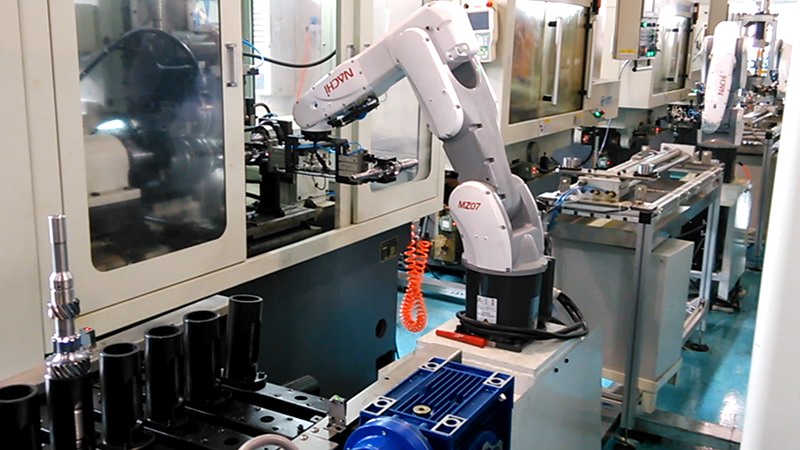 ロボットによるローディング・アンローディングの装用